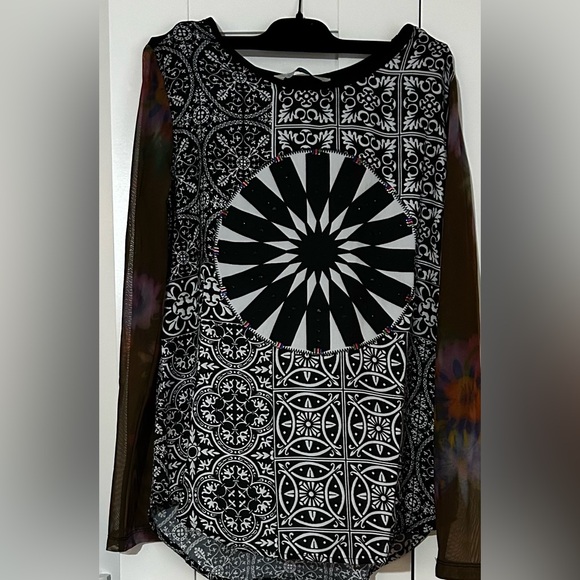 π NWOT DESIGUAL colourful top with sheer sleeves - Picture 2 of 8
